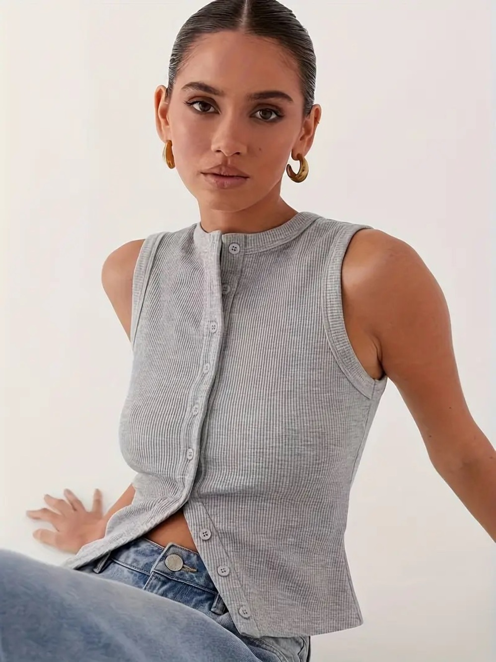 Ribbed Sleeveless Button-Front Top — Light Gray